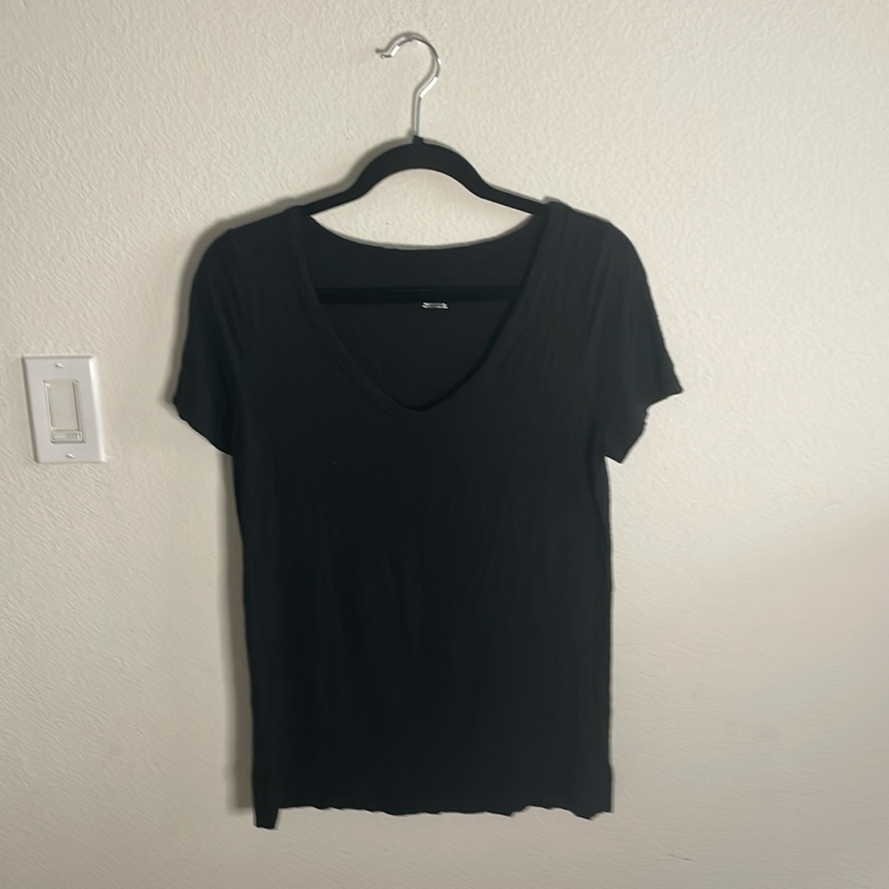 Black short sleeve T-shirt, V-neck